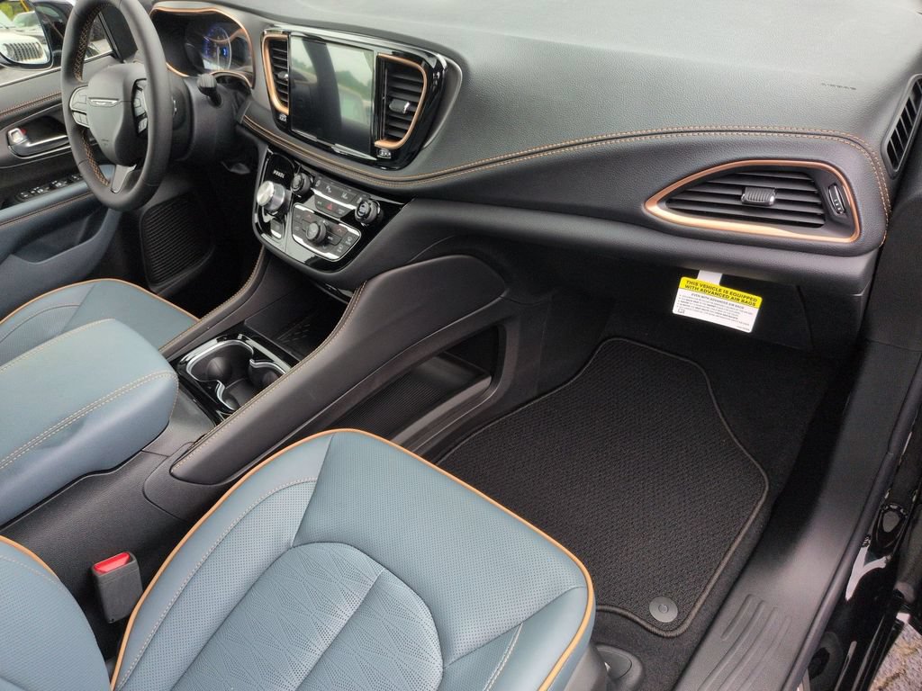 New 2027 Chrysler Pacifica Pinnacle w/ Theater Group FWD image 36