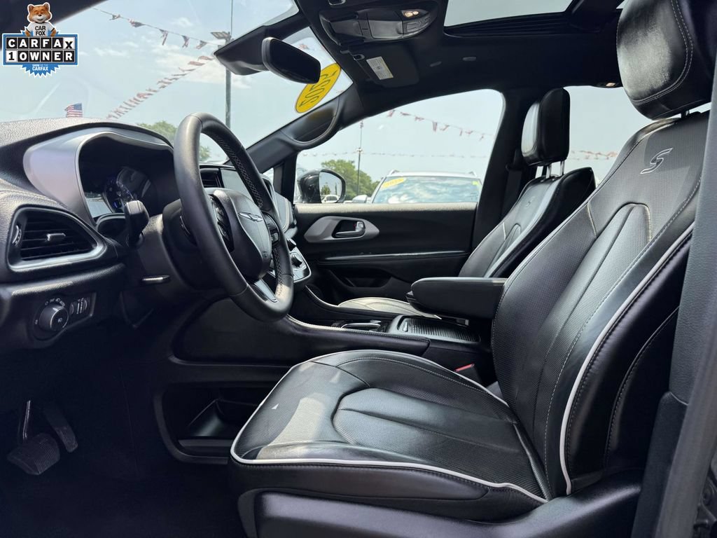 Used 2025 Chrysler Pacifica Limited FWD image 14