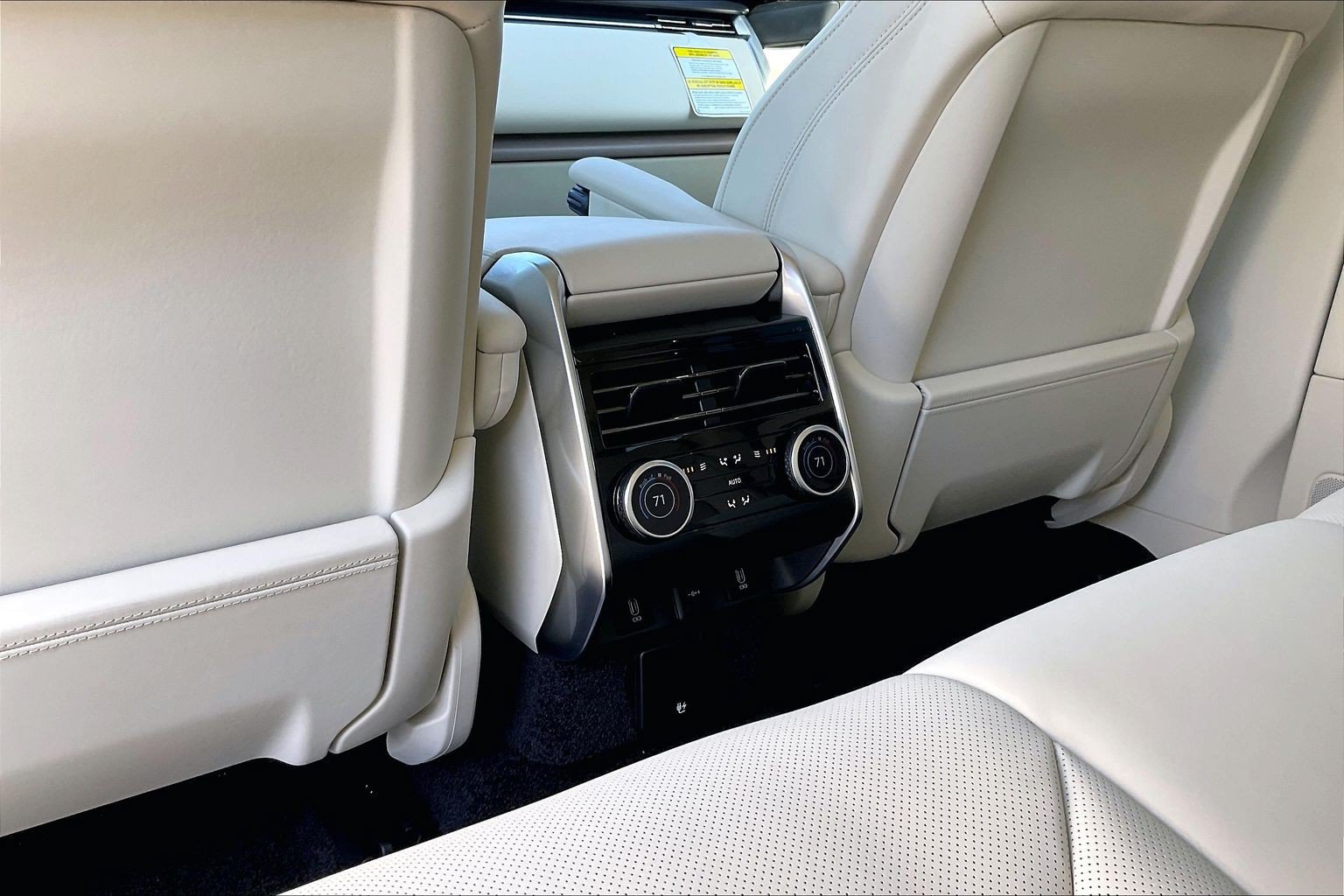New 2026 Land Rover Range Rover SE AWD/4WD image 24