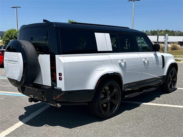 New 2025 Land Rover Defender 130 X-Dynamic SE image 6
