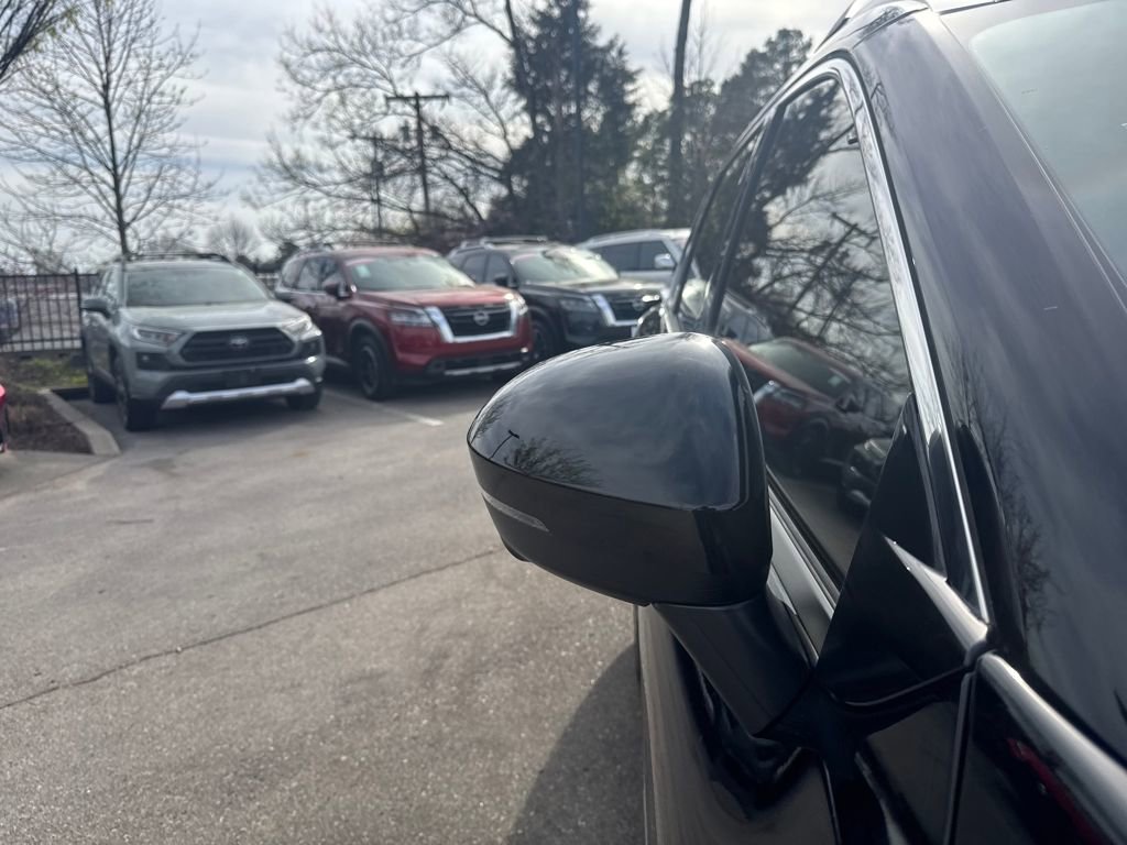 Used 2025 Nissan Rogue Platinum image 38