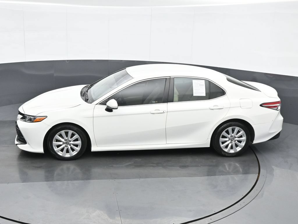 Used 2018 Toyota Camry LE FWD image 19