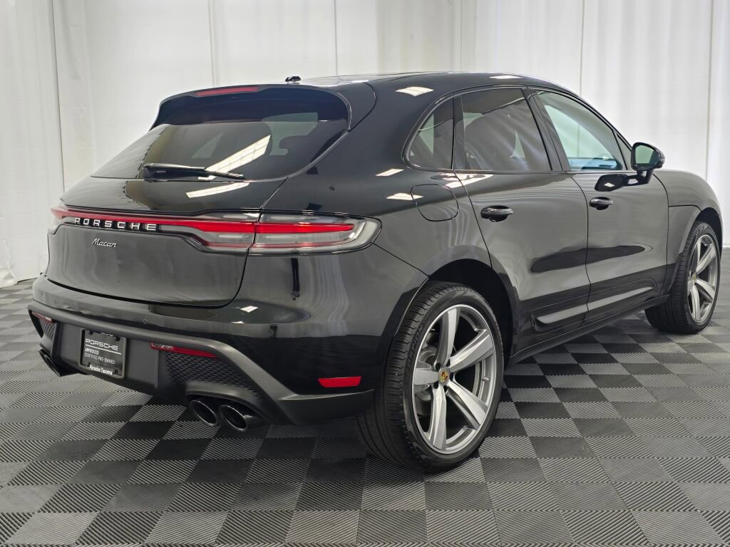 Certified 2024 Porsche Macan image 7