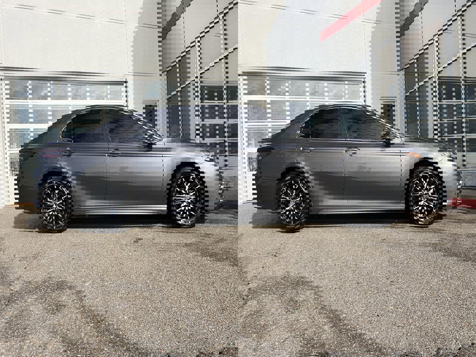 Used 2024 Toyota Camry SE image 7