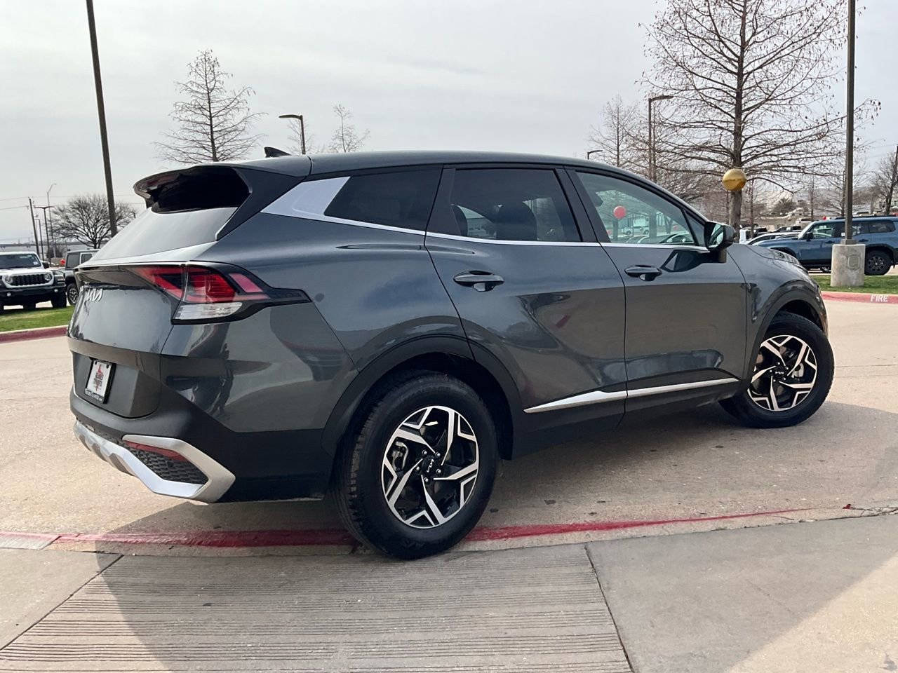 Used 2025 Kia Sportage LX image 6