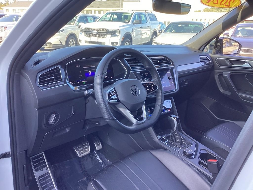 Used 2024 Volkswagen Tiguan SE R-Line image 13