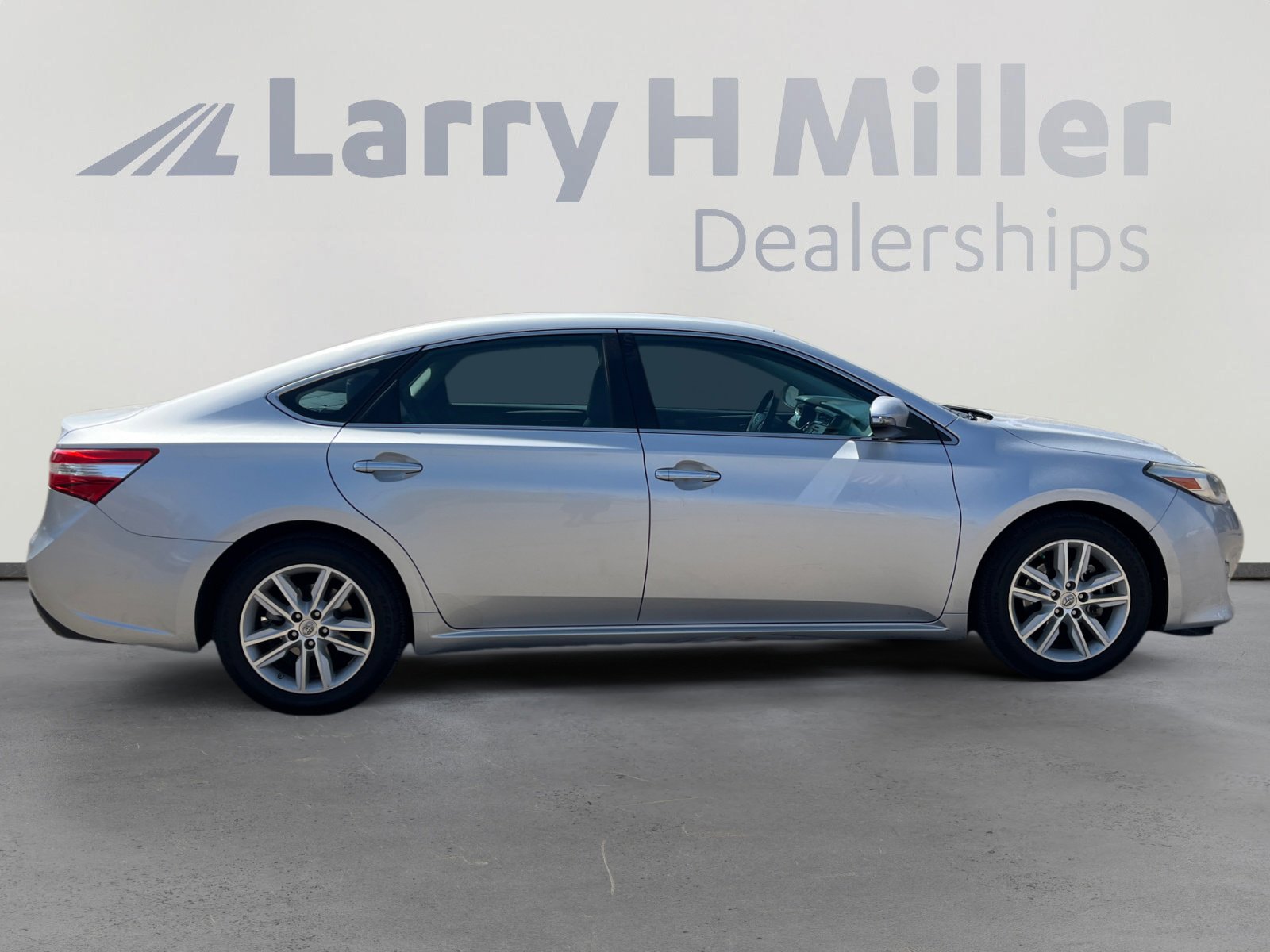Used 2013 Toyota Avalon XLE image 6