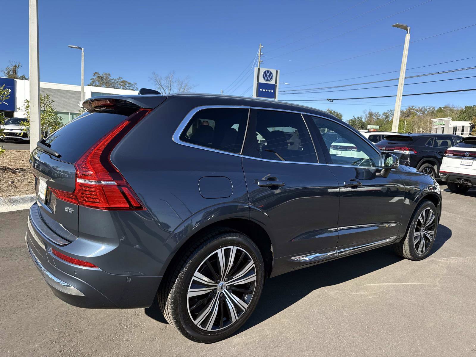Used 2022 Volvo XC60 B5 Inscription w/ Advanced Package image 5