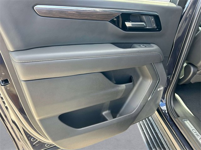 New 2026 Chevrolet Suburban Premier image 18