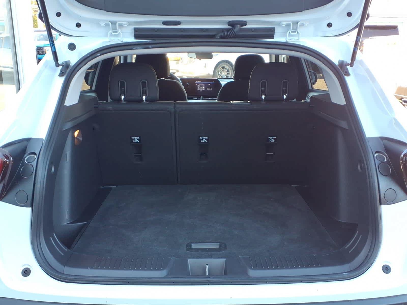 Used 2025 Chevrolet Trax LS w/ LS Convenience Package FWD image 19