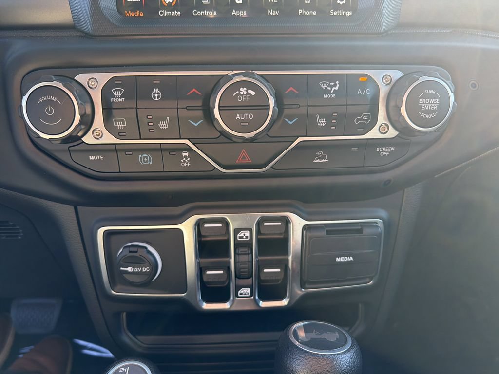 Used 2023 Jeep Wrangler Unlimited w/ Cold Weather Group AWD/4WD image 28