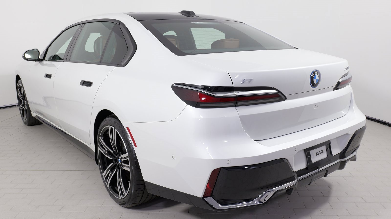 Used 2023 BMW i7 xDrive60 image 16