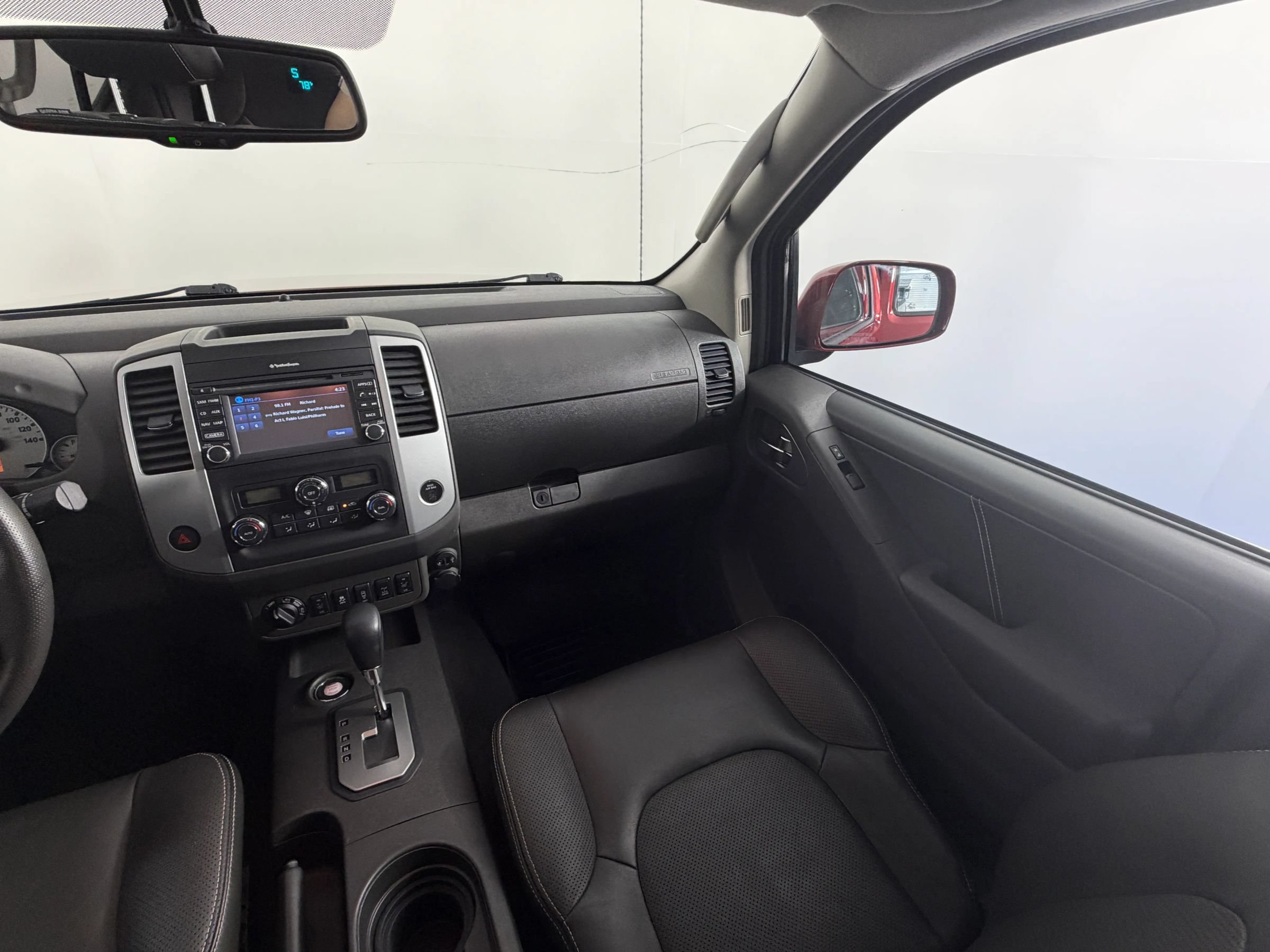 Used 2021 Nissan Frontier PRO-4X w/ Pro-4x Utility Package AWD/4WD image 13