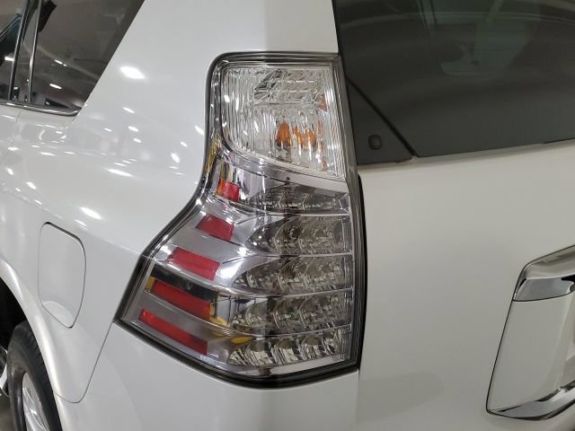 Used 2018 Lexus GX 460 Premium w/ Premium Package AWD/4WD image 32