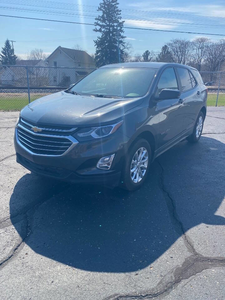 Used 2021 Chevrolet Equinox LS w/ LS Convenience Package AWD/4WD image 1