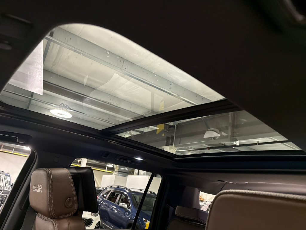 Used 2024 Chevrolet Suburban High Country w/ Advanced Technology Package AWD/4WD image 19