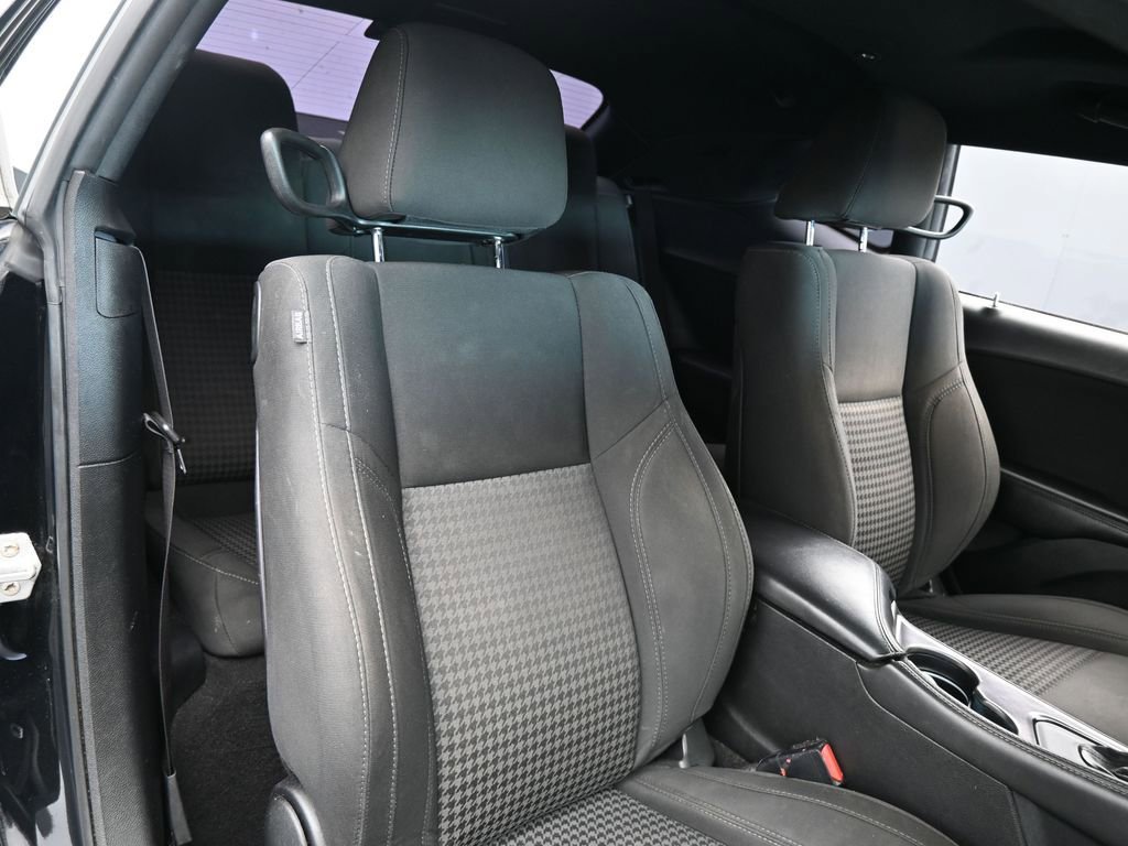 Used 2019 Dodge Challenger SXT image 40