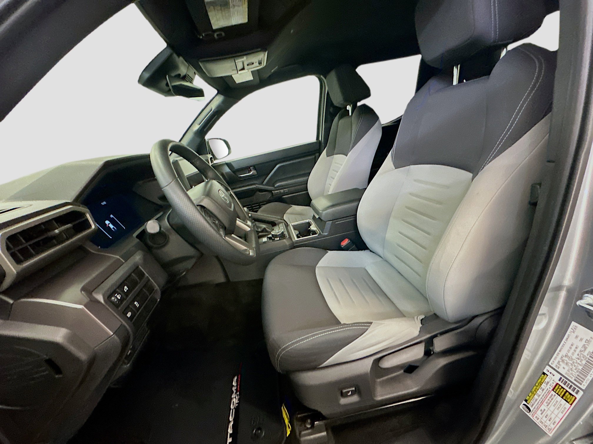 Used 2025 Toyota Tacoma TRD Off-Road image 13