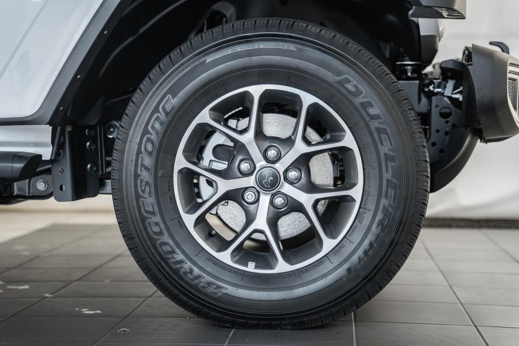 New 2025 Jeep Gladiator Sport image 16