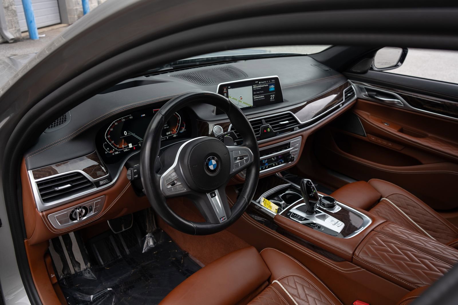 Used 2022 BMW 750i xDrive w/ Autobahn Package image 22