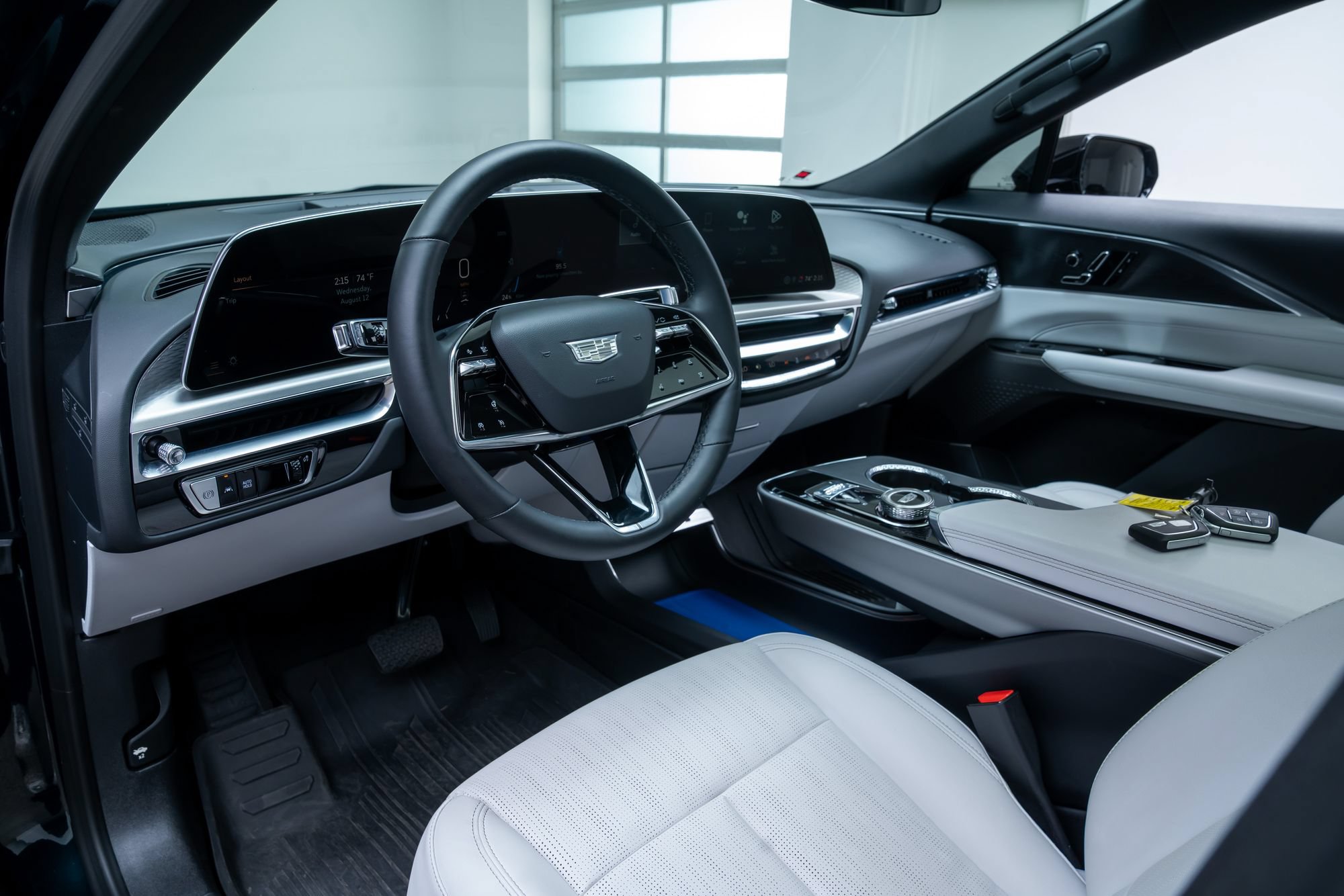 Used 2024 Cadillac Lyriq Luxury w/ LPO, Floor Liner Package AWD/4WD image 22
