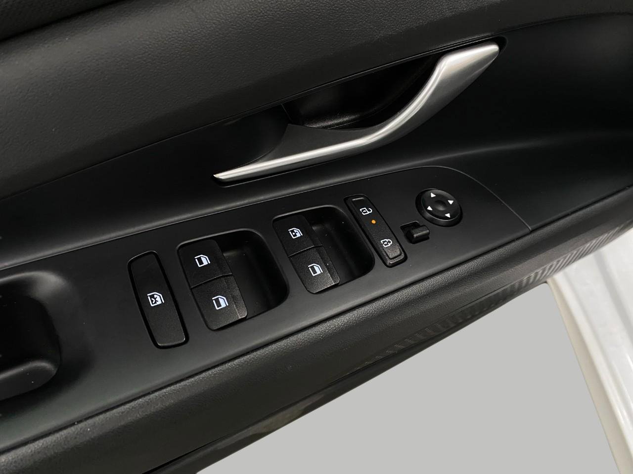 Certified 2025 Hyundai Elantra SEL image 32