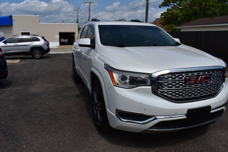 Used 2017 GMC Acadia Denali w/ Technology Package FWD image 11