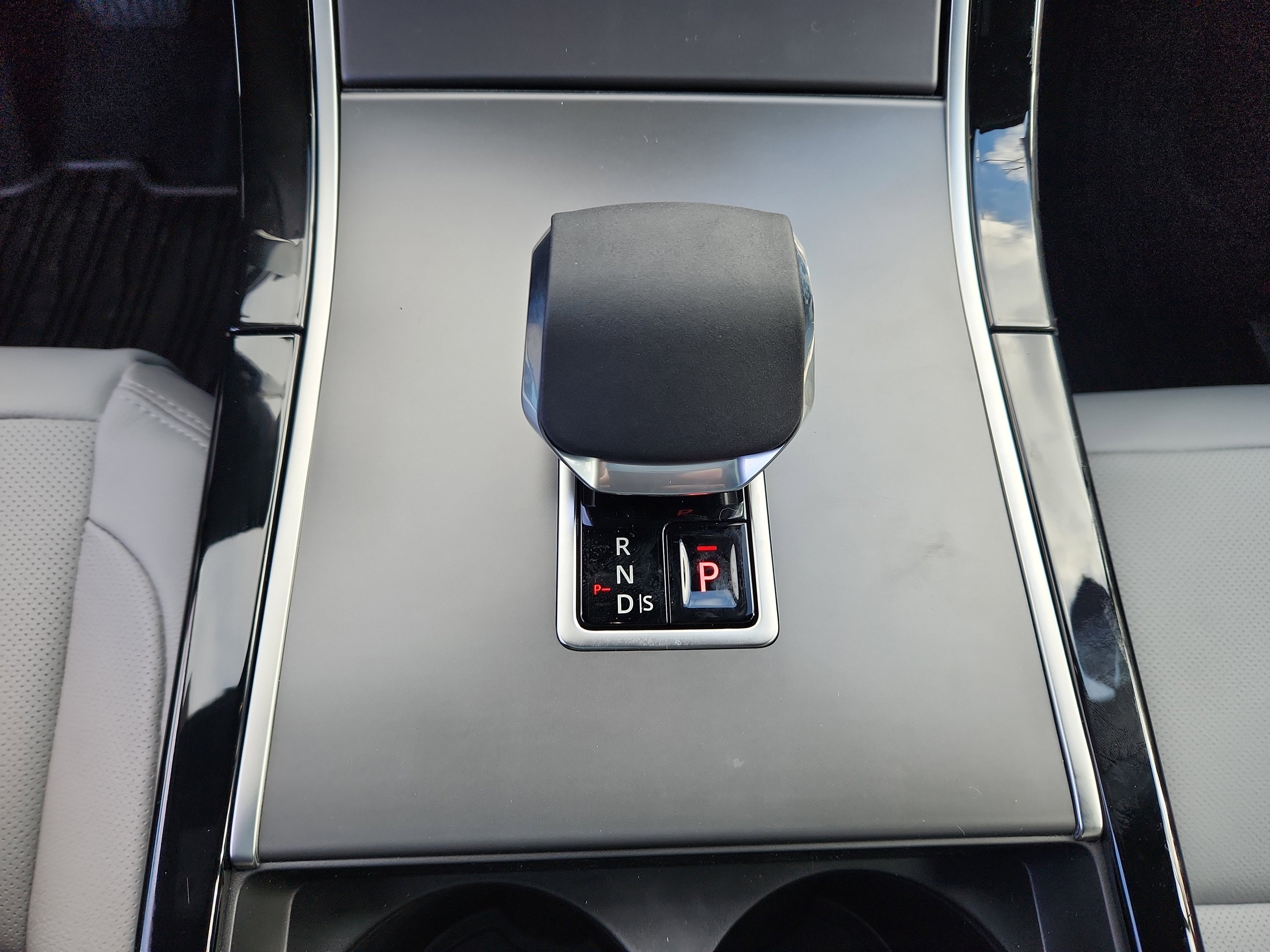 Used 2026 Land Rover Range Rover Velar S image 16