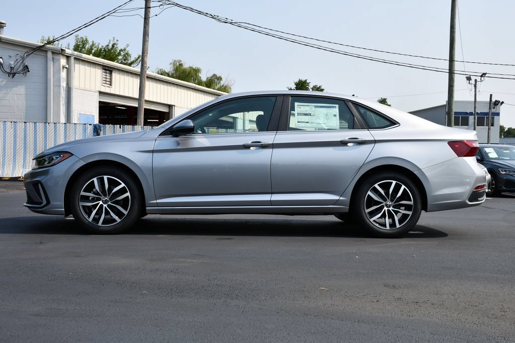 New 2026 Volkswagen Jetta SE FWD image 4