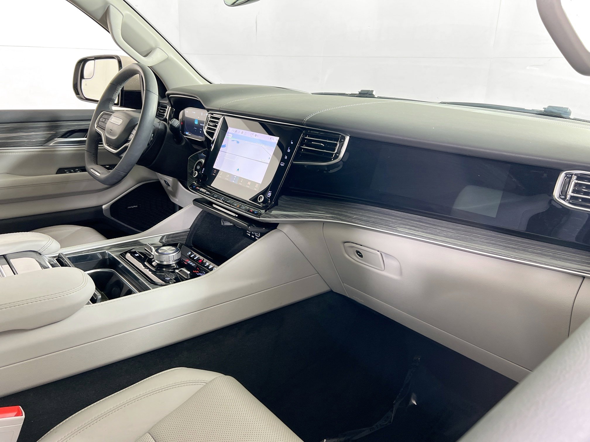 Used 2022 Jeep Wagoneer Series III w/ Flexible Seating Group image 29