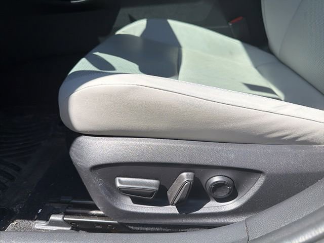 Used 2024 Toyota Prius XLE AWD/4WD image 7