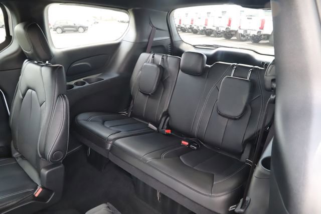 Used 2026 Chrysler Pacifica Select FWD image 20