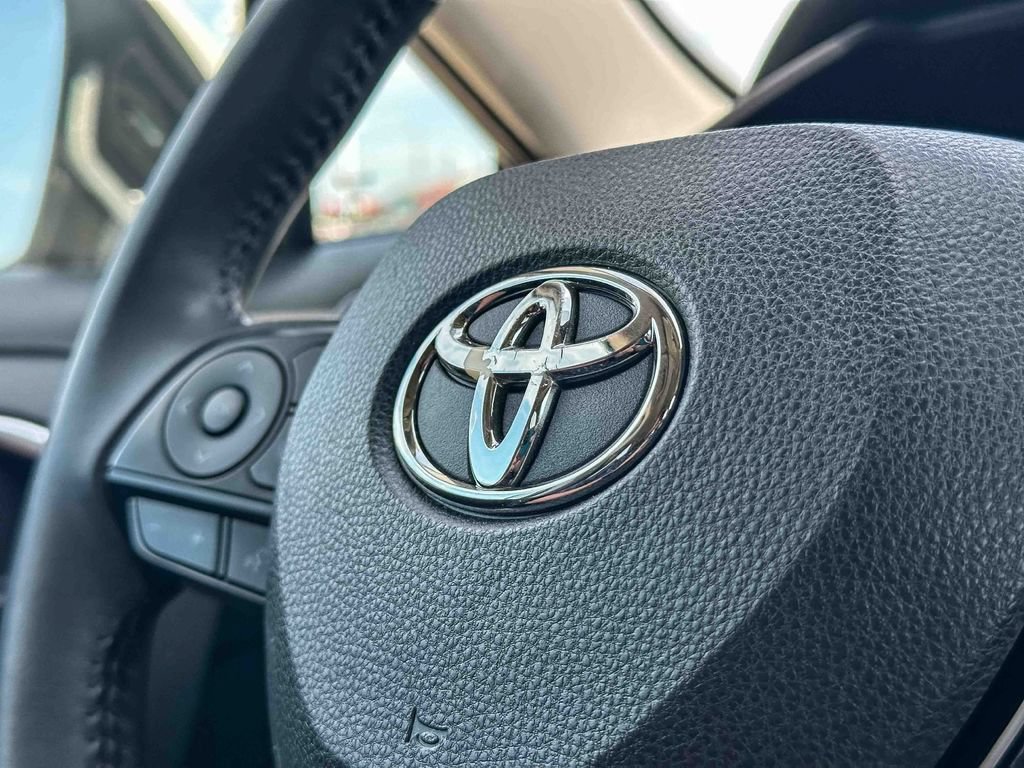 Used 2021 Toyota RAV4 XLE Premium FWD image 30