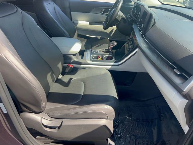 Used 2023 Kia Carnival LX FWD image 20