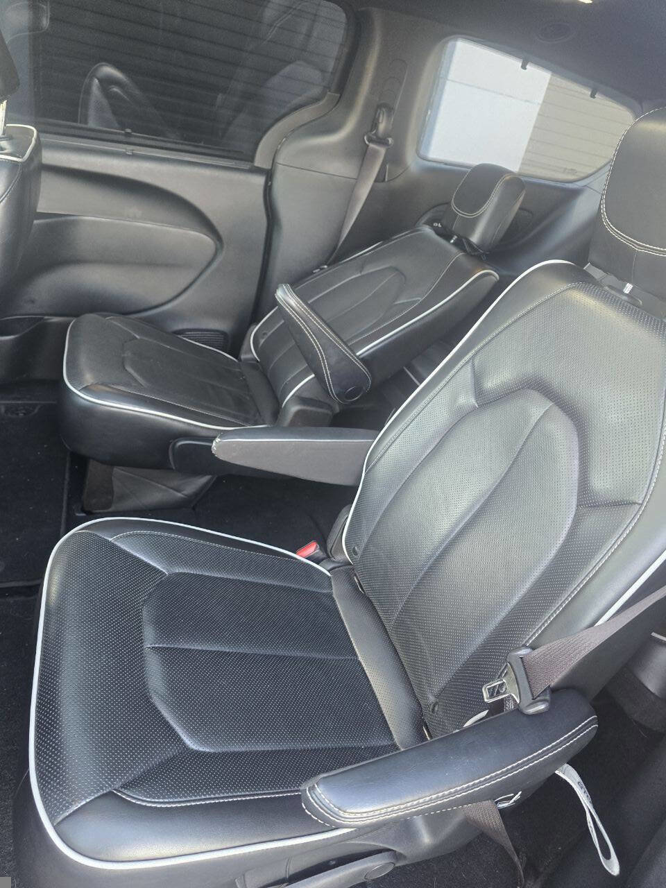 Used 2023 Chrysler Pacifica Limited w/ S Appearance Package image 11