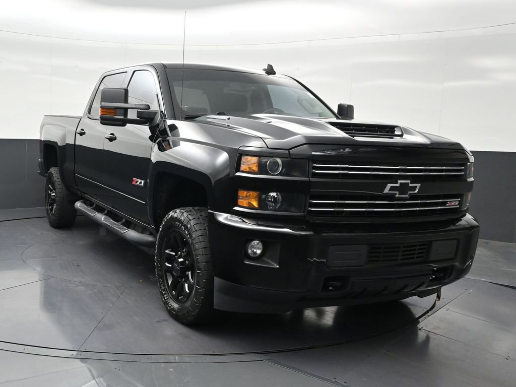 Used 2017 Chevrolet Silverado 2500 LT w/ Midnight Edition AWD/4WD image 8