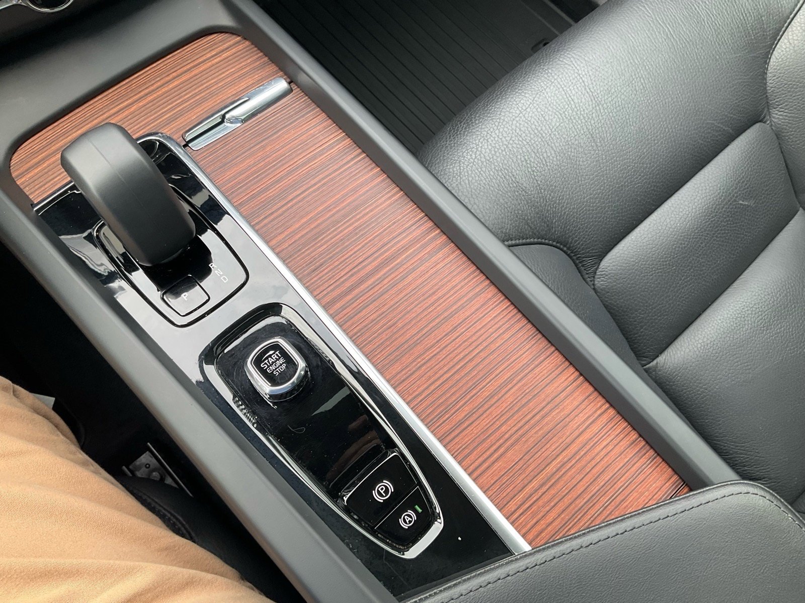 Used 2024 Volvo XC60 B5 Plus w/ Protection Package Premier image 15