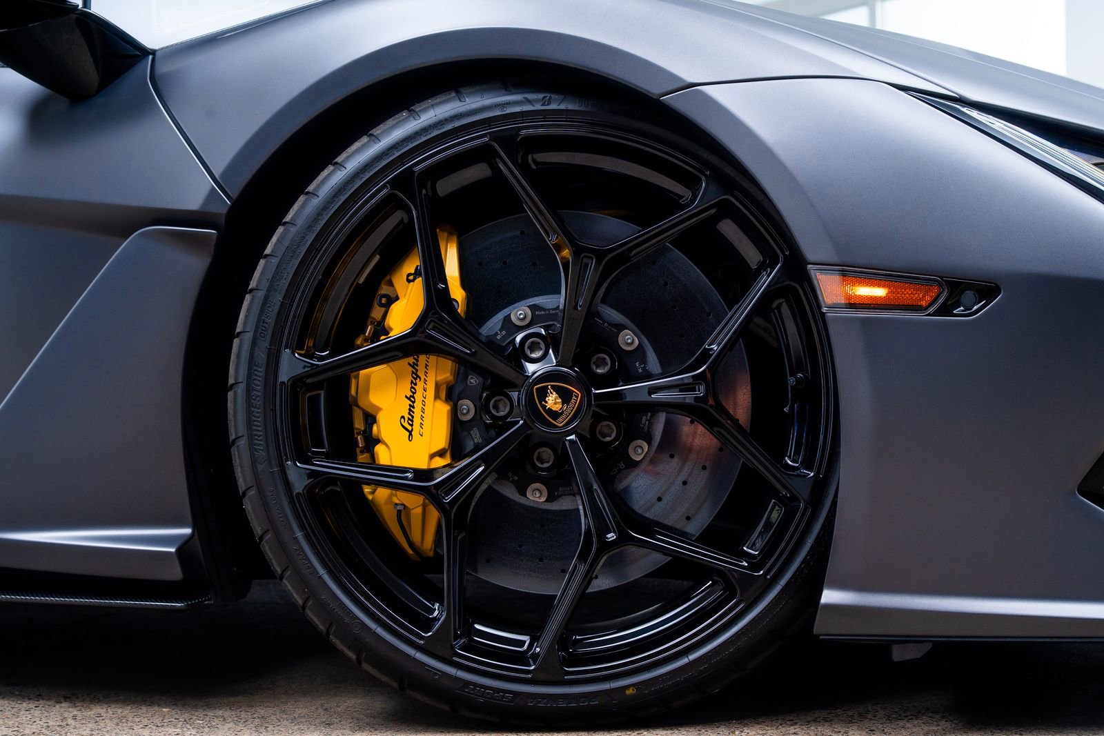 Used 2025 Lamborghini Revuelto AWD/4WD image 11