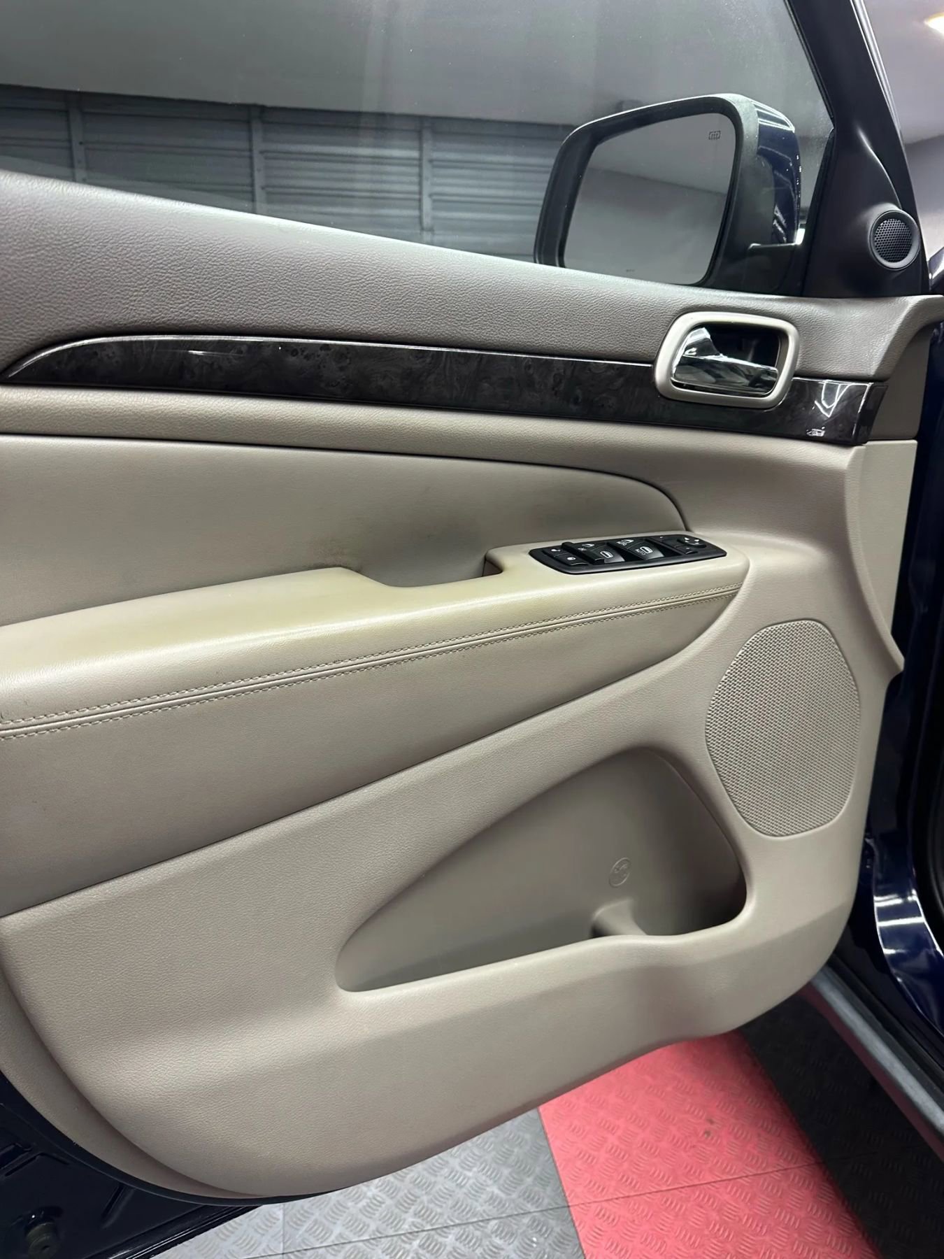 Used 2012 Jeep Grand Cherokee Laredo image 8