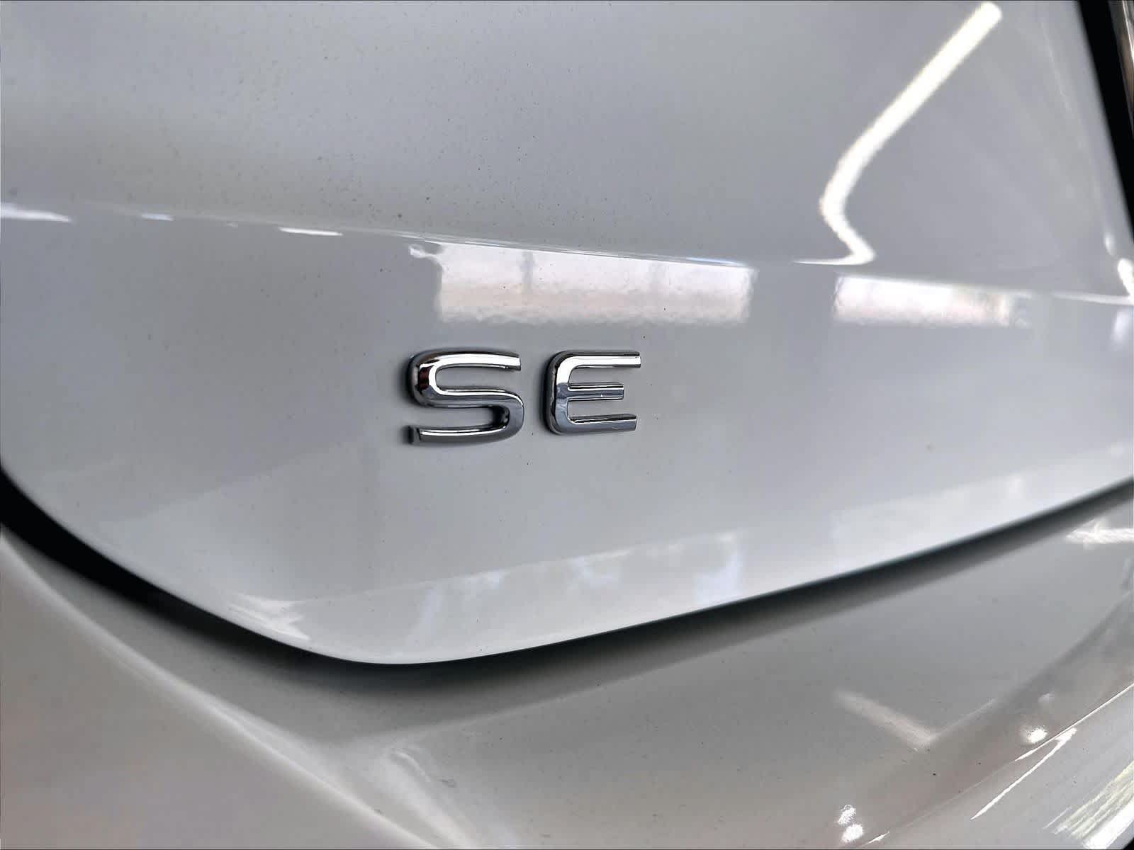 Used 2023 Volkswagen Taos SE w/ Panoramic Sunroof Package FWD image 27