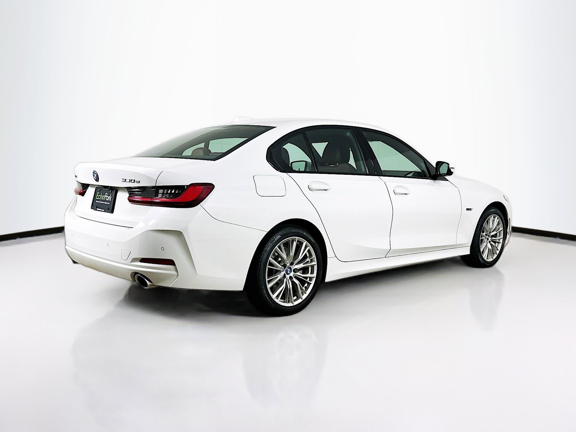 Used 2023 BMW 330e xDrive w/ Driving Assistance Package image 9