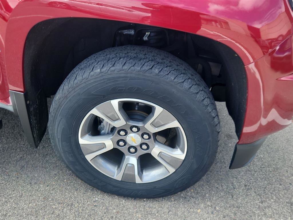 Used 2018 Chevrolet Colorado Z71 AWD/4WD image 2
