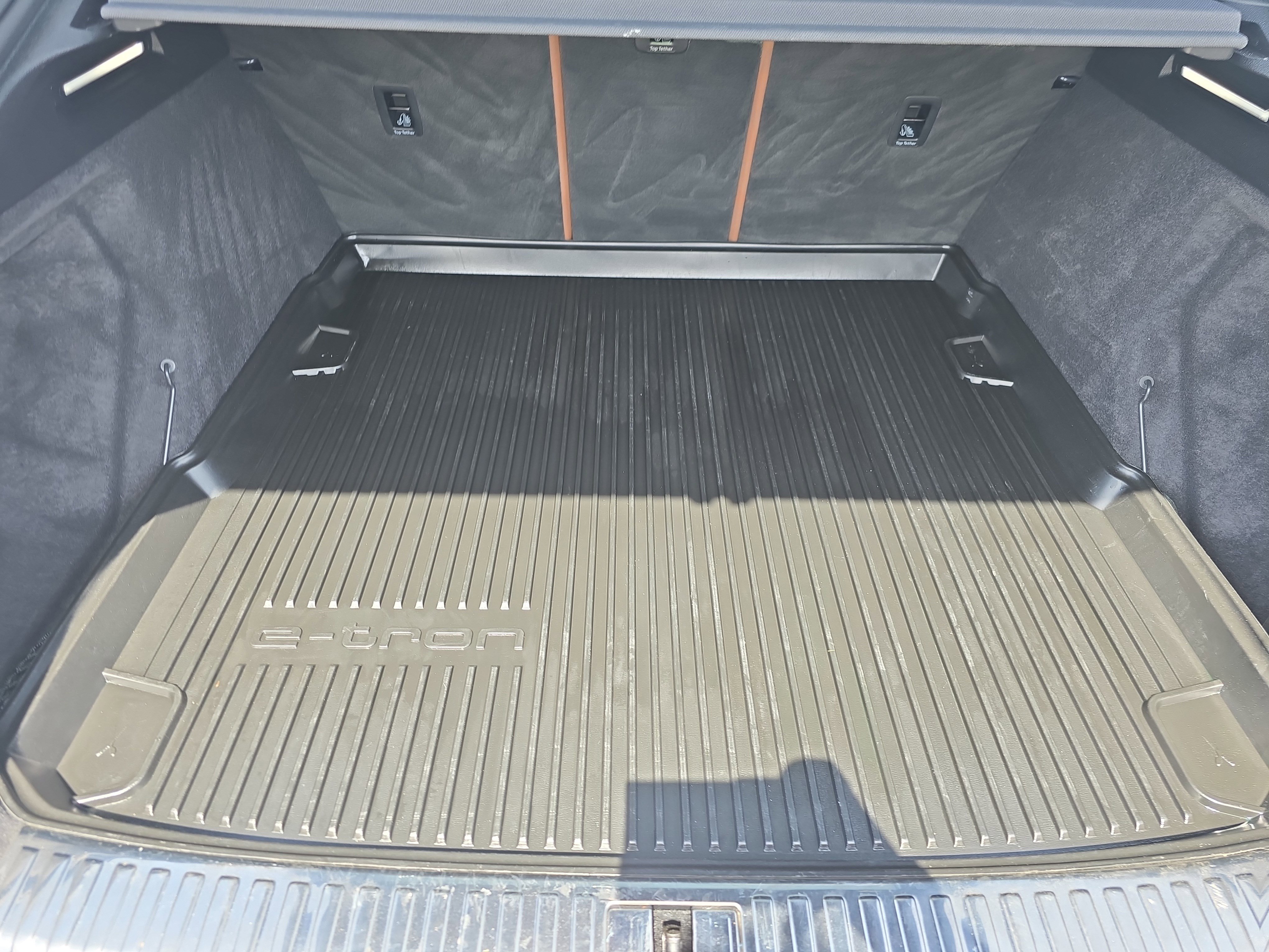 Used 2024 Audi Q8 e-tron Prestige w/ Prestige Package image 12