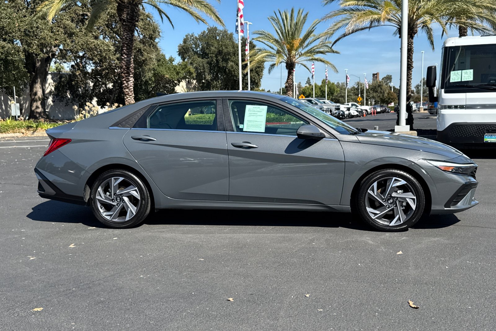 Used 2025 Hyundai Elantra Limited FWD image 2