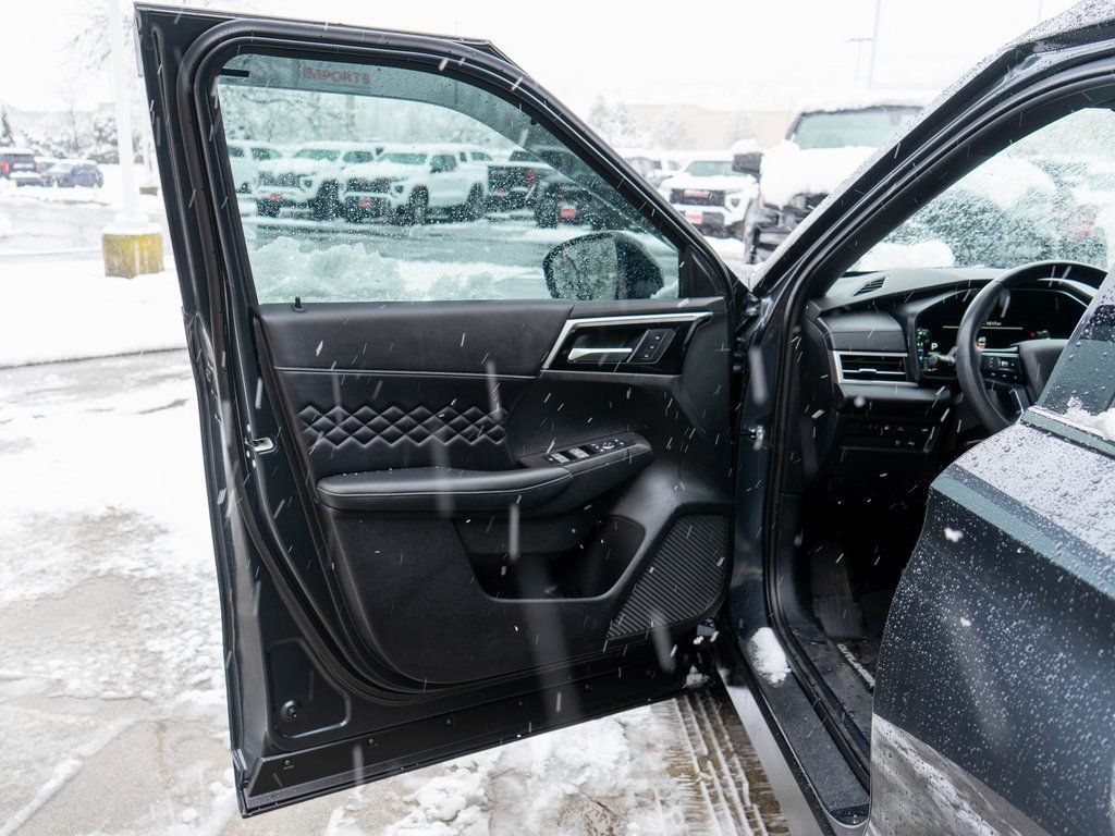 Used 2024 Mitsubishi Outlander 4WD Plug-In Hybrid image 17