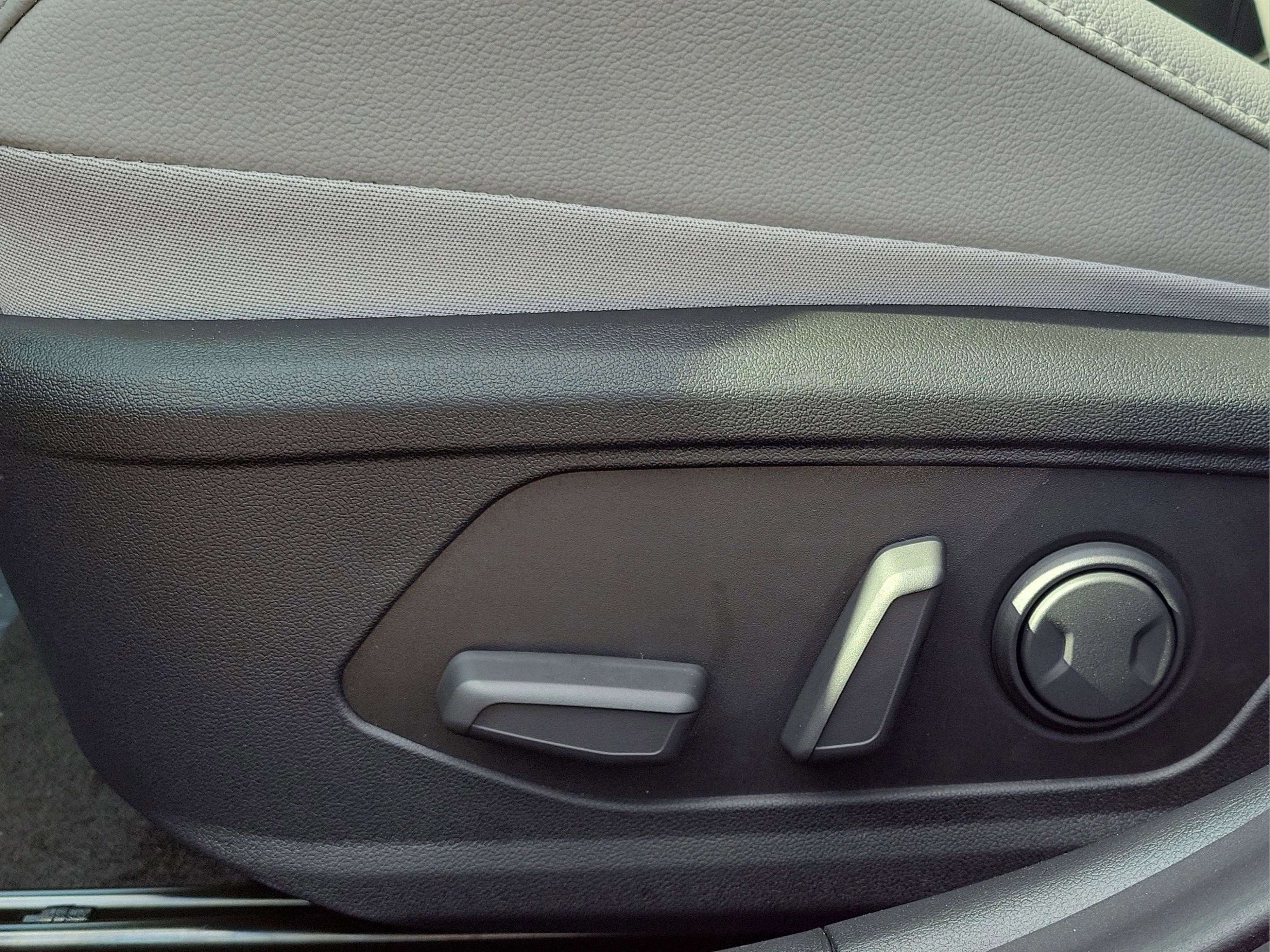 New 2026 Hyundai Elantra Limited FWD image 24