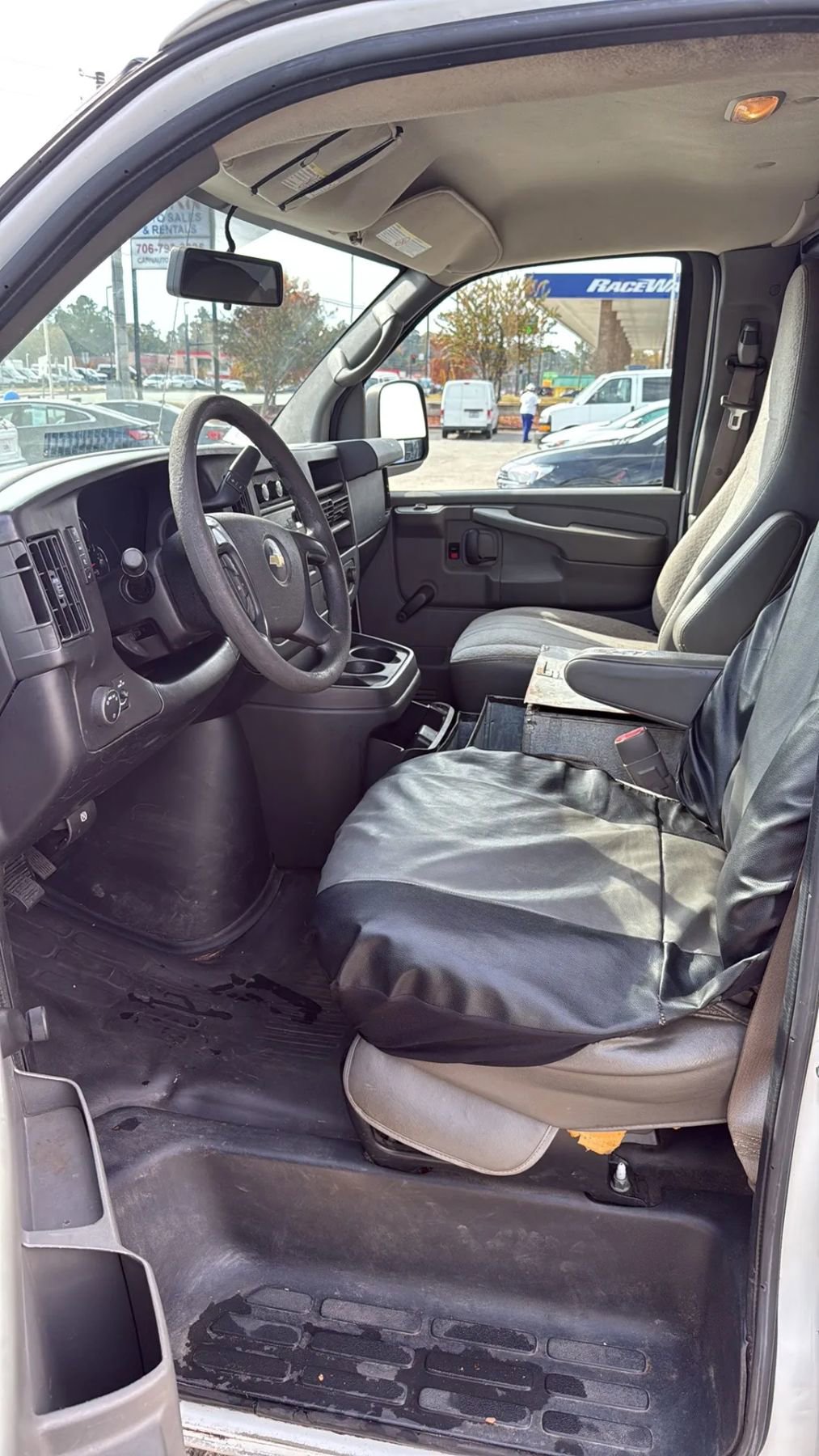 Used 2013 Chevrolet Express 2500 image 4