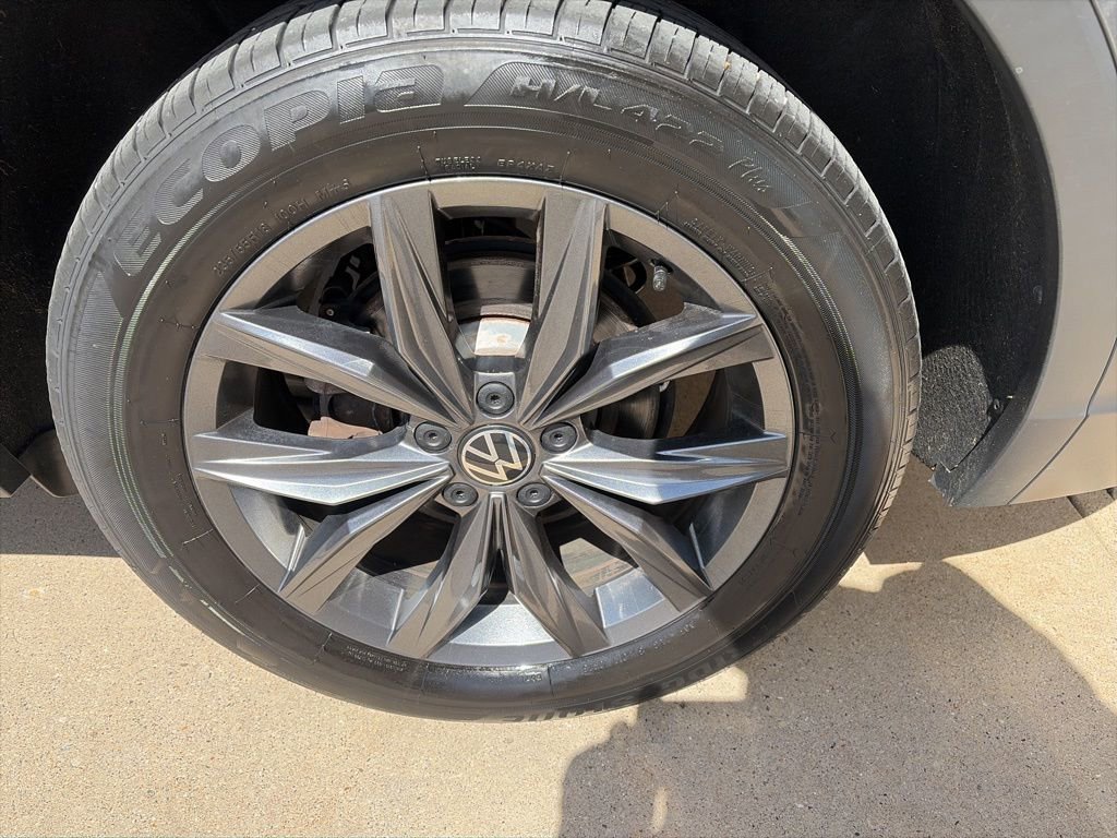 Certified 2023 Volkswagen Tiguan SE w/ Panoramic Sunroof Package image 23