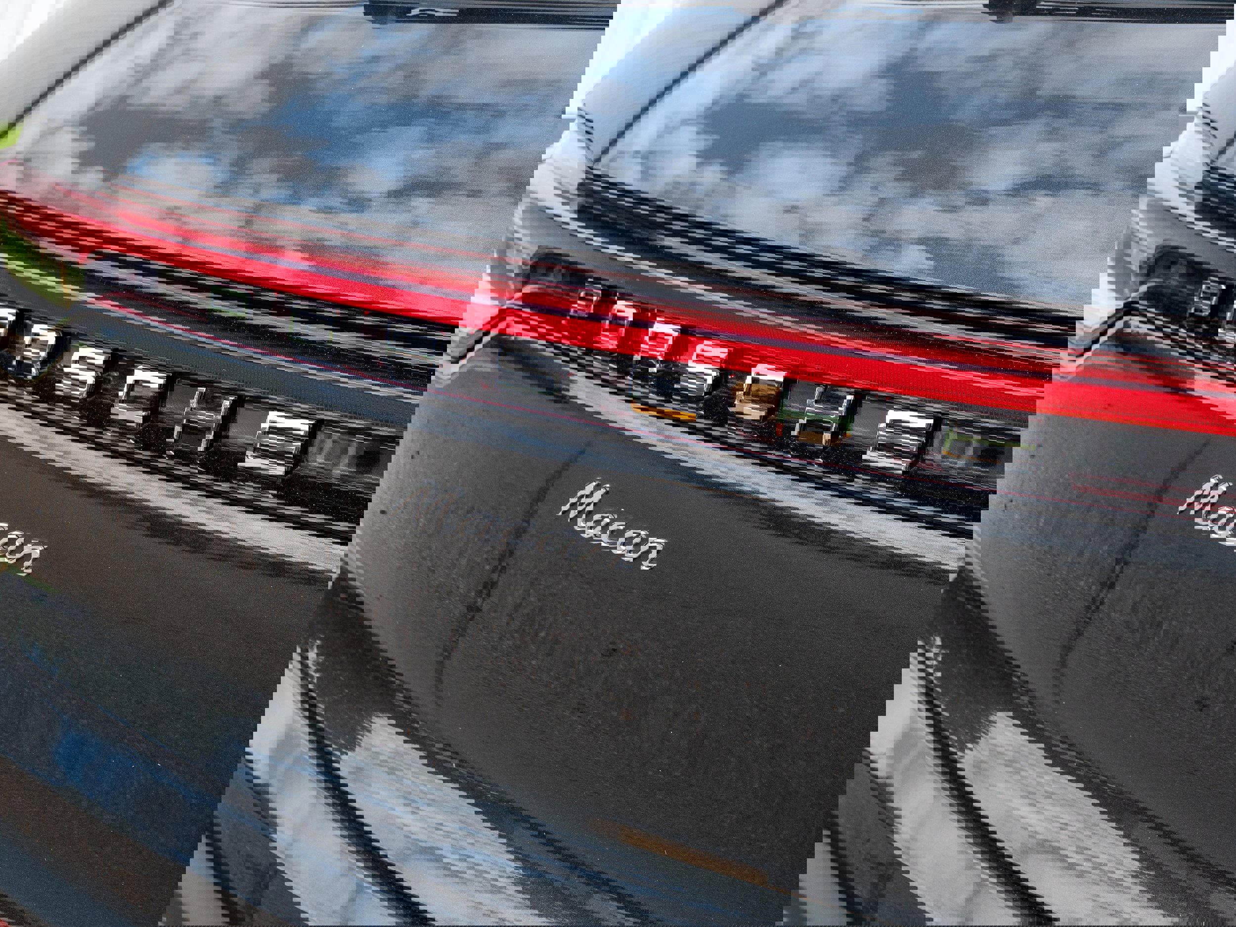 Used 2024 Porsche Macan image 16