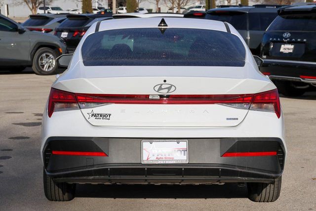 New 2026 Hyundai Elantra Blue image 4